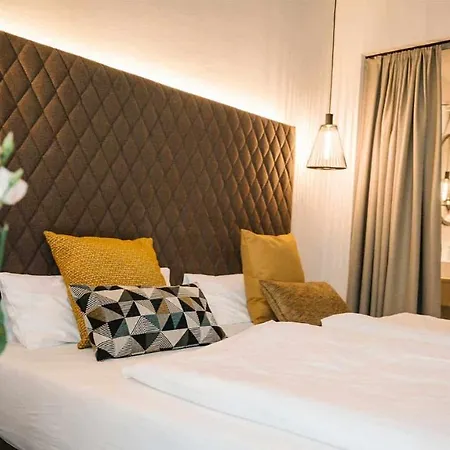 Loom & Skybar Hotel *