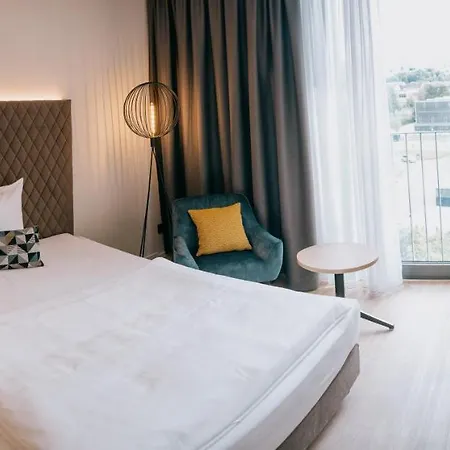 Otel Loom & Skybar