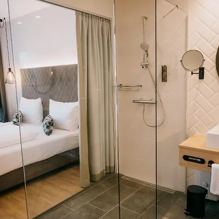 Loom & Skybar Hotel *