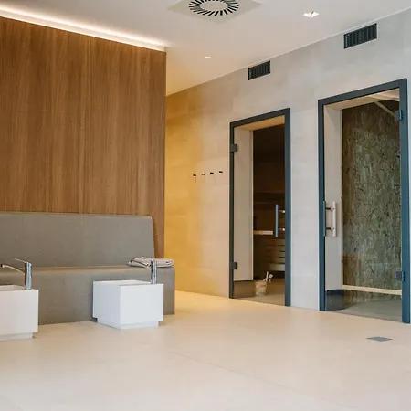 Loom & Skybar Otel Eislingen