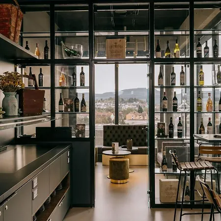 Loom & Skybar Szálloda *