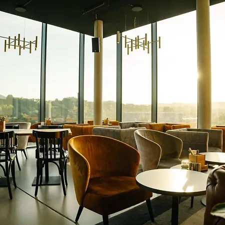Hotel Loom & Skybar