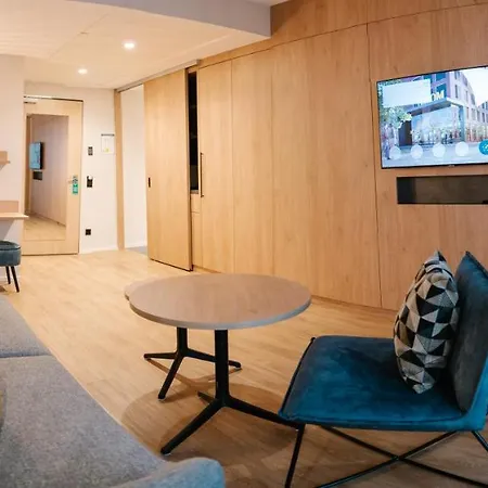 Szálloda Loom & Skybar *