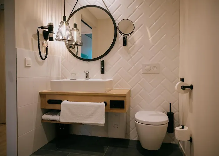 Loom & Skybar מלון אסלינגן