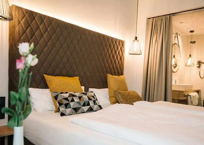 Loom & Skybar Hotel *