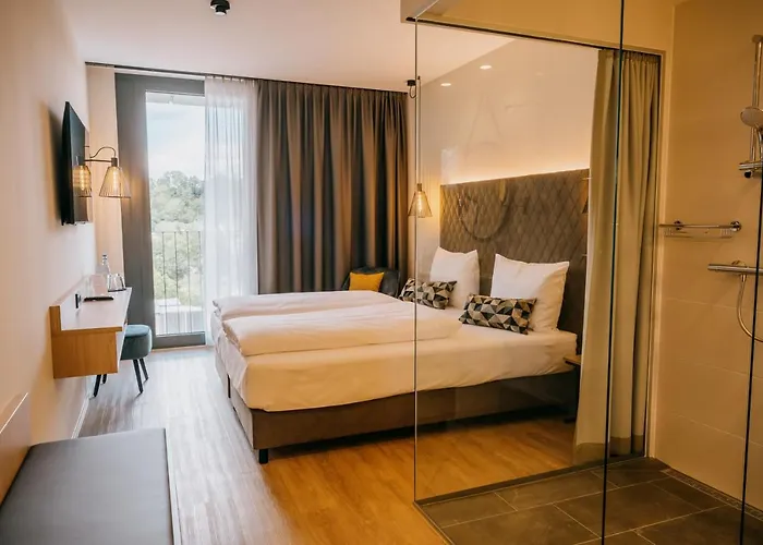 Loom & Skybar מלון