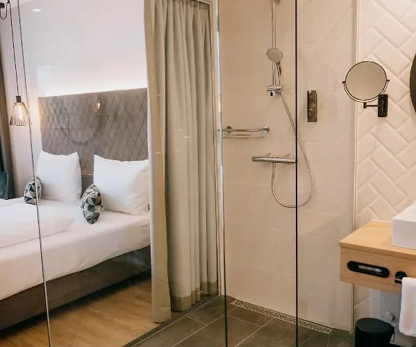 Loom & Skybar Hotel *