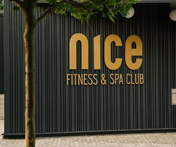 מלון Loom & Skybar