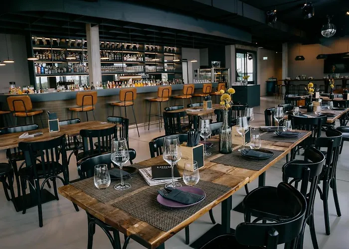 Loom & Skybar מלון *