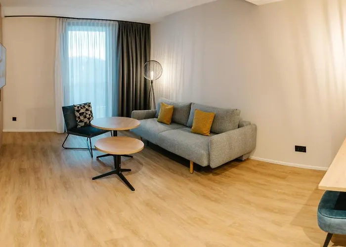 Loom & Skybar מלון *